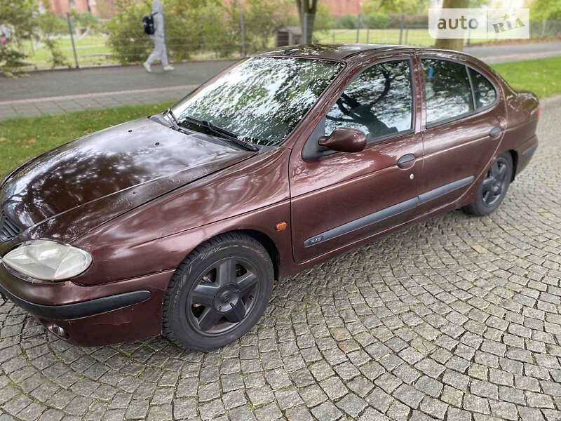 Седан Renault Megane 2000 в Кагарлыке