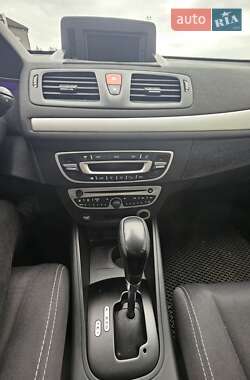 Хэтчбек Renault Megane 2010 в 