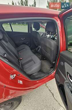 Хэтчбек Renault Megane 2010 в 