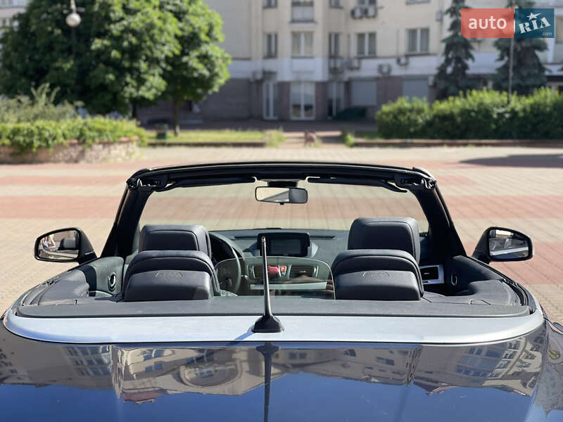 Кабриолет Renault Megane 2011 в 