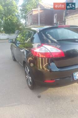 Хэтчбек Renault Megane 2011 в 