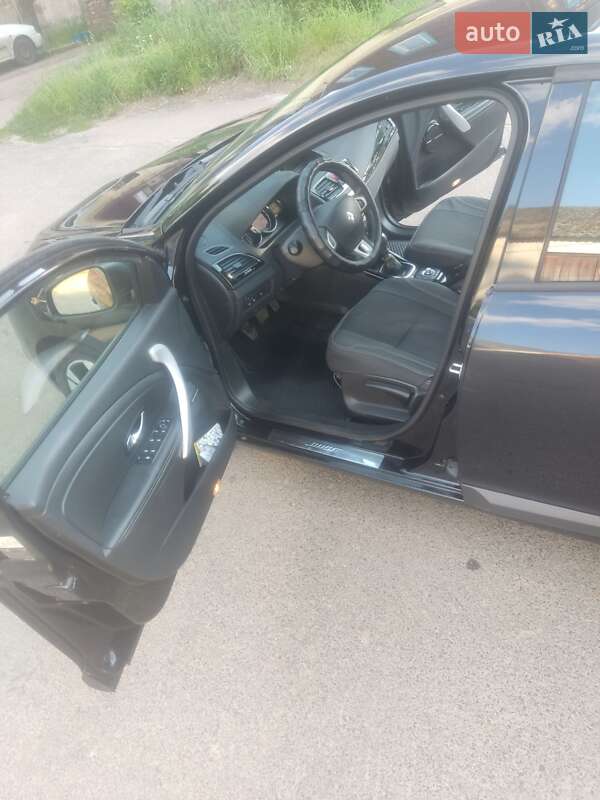 Хэтчбек Renault Megane 2011 в Городне