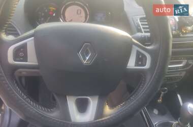 Хэтчбек Renault Megane 2011 в 