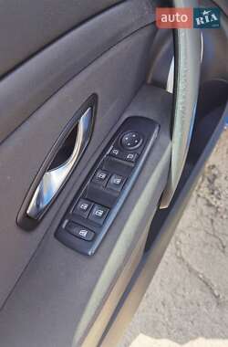 Хэтчбек Renault Megane 2011 в 
