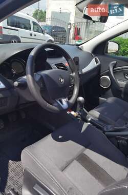 Хэтчбек Renault Megane 2011 в 