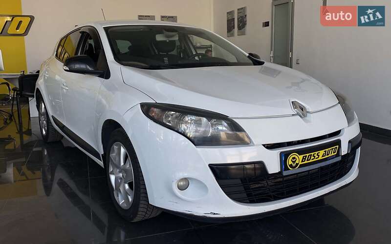 Хэтчбек Renault Megane 2011 в 