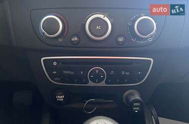 Хэтчбек Renault Megane 2011 в 