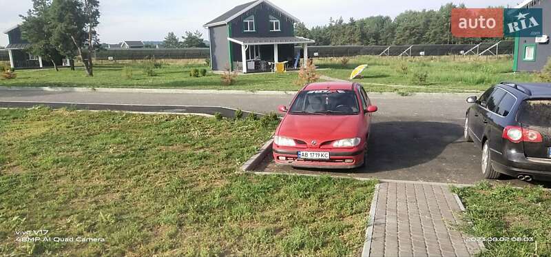 Хэтчбек Renault Megane 1996 в 
