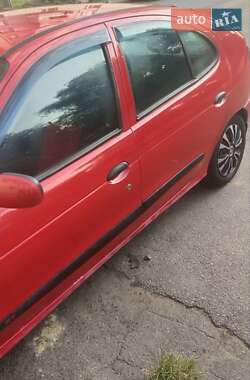 Хэтчбек Renault Megane 1996 в 