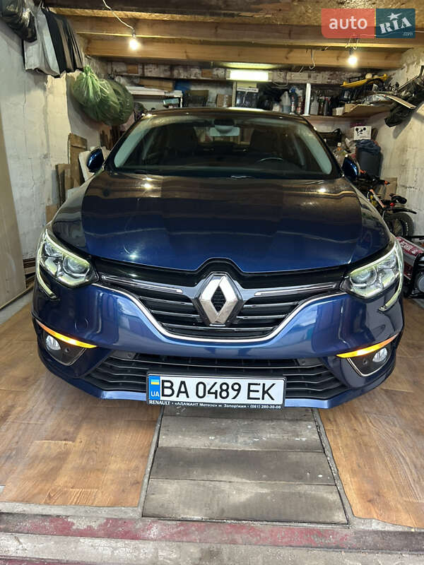 Седан Renault Megane 2017 в 