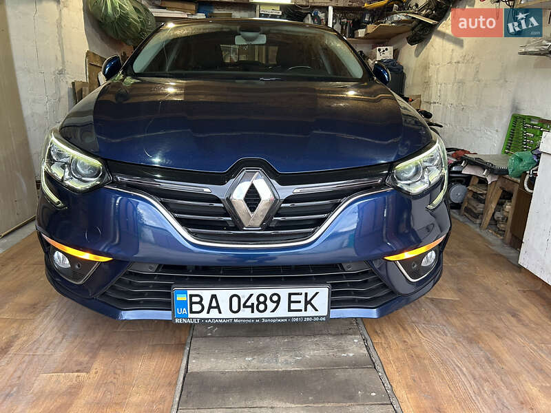Седан Renault Megane 2017 в Смоліному