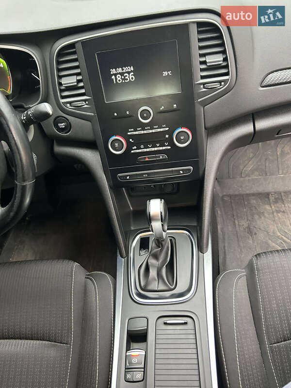 Седан Renault Megane 2017 в Смоліному