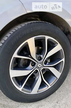 Хэтчбек Renault Megane 2013 в 