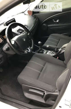 Хэтчбек Renault Megane 2013 в 