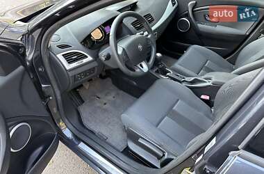Хэтчбек Renault Megane 2010 в 