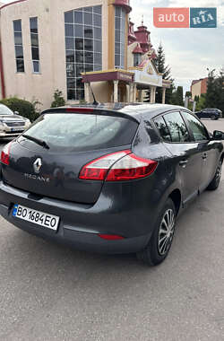 Хэтчбек Renault Megane 2011 в 