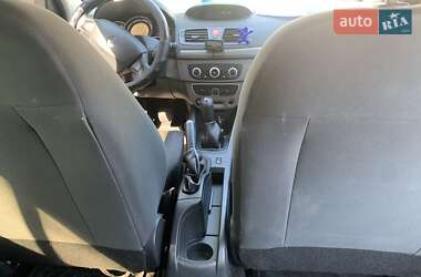 Хэтчбек Renault Megane 2011 в 
