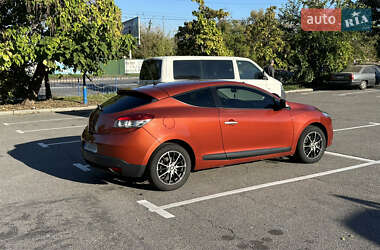 Купе Renault Megane 2010 в 