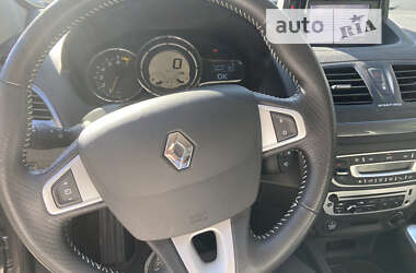 Хэтчбек Renault Megane 2012 в 