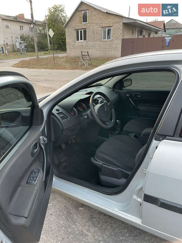 Седан Renault Megane 2004 в Краснограде