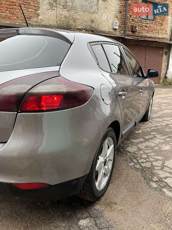 Хэтчбек Renault Megane 2012 в Гоще