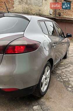 Хетчбек Renault Megane 2012 в 