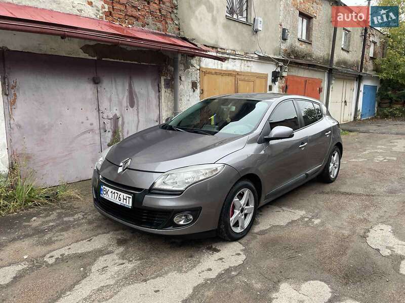 Хэтчбек Renault Megane 2012 в Гоще