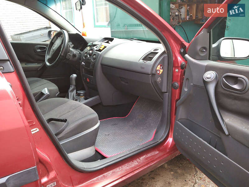 Седан Renault Megane 2005 в Днепре