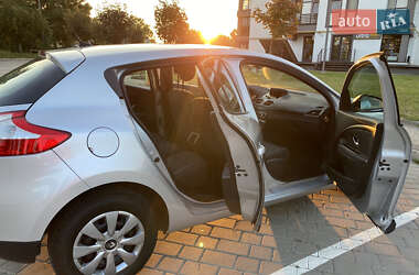 Хетчбек Renault Megane 2011 в 