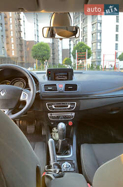 Хетчбек Renault Megane 2011 в 