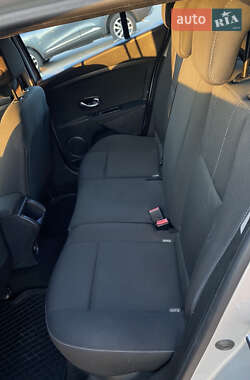Хетчбек Renault Megane 2011 в 