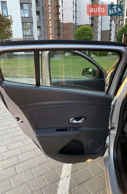 Хетчбек Renault Megane 2011 в 