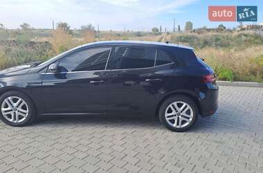 Хэтчбек Renault Megane 2016 в 