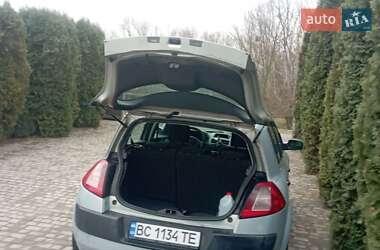 Хэтчбек Renault Megane 2004 в 