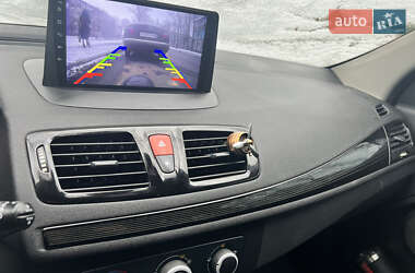 Хэтчбек Renault Megane 2011 в 