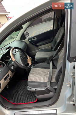 Хэтчбек Renault Megane 2003 в 