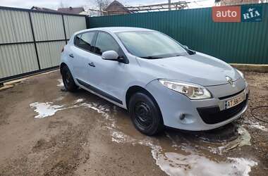 Хэтчбек Renault Megane 2011 в 