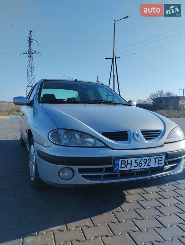 Седан Renault Megane 1999 в Рени