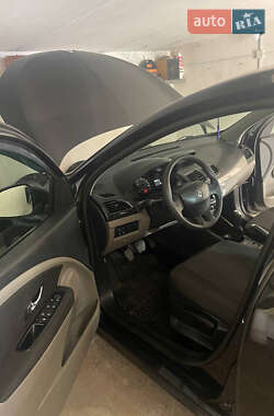 Хэтчбек Renault Megane 2012 в 