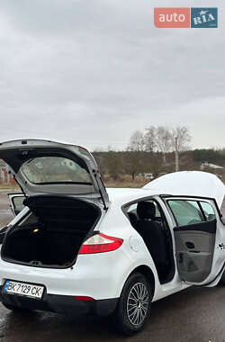 Хэтчбек Renault Megane 2012 в 