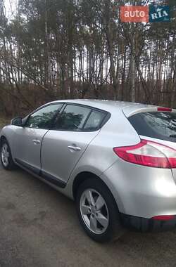 Хэтчбек Renault Megane 2011 в Бабинцам