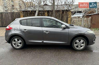 Хэтчбек Renault Megane 2010 в 