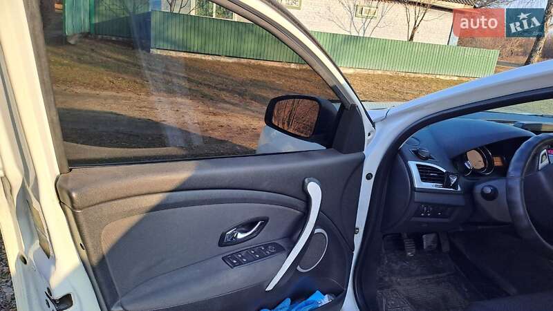 Хетчбек Renault Megane 2011 в Новомиргороді фото 7 Хетчбек Renault Megane 2011 в Новомиргороді