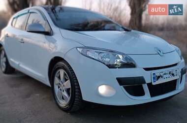 Хэтчбек Renault Megane 2011 в 