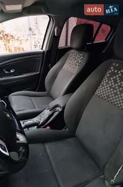 Хэтчбек Renault Megane 2012 в 
