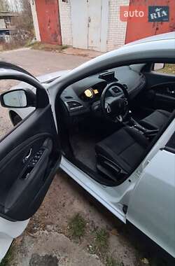 Хэтчбек Renault Megane 2012 в 