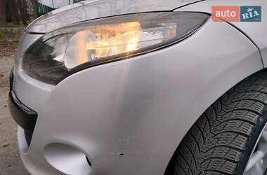 Хэтчбек Renault Megane 2012 в 