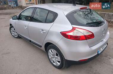 Хэтчбек Renault Megane 2012 в 