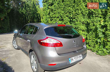 Хэтчбек Renault Megane 2011 в 