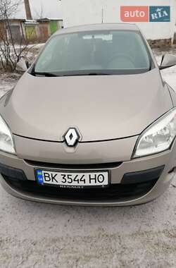 Хэтчбек Renault Megane 2011 в Сарнах